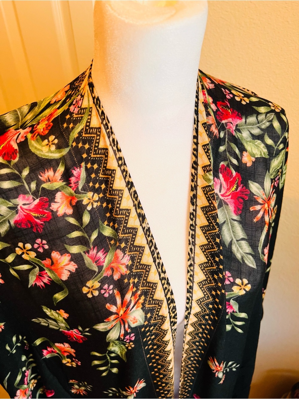 ARATTA NWT Black Floral Fringe Kimono Shrug - Picture 4 of 5